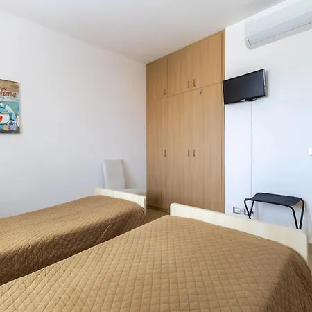 Spacious With Sea View In Apartment *
