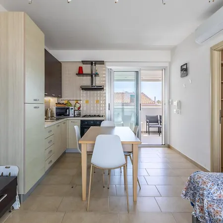 Apartment Spacious With Sea View In *