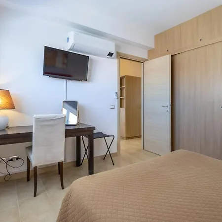 Spacious With Sea View In Apartment