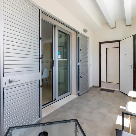 Spacious With Sea View In Apartment *