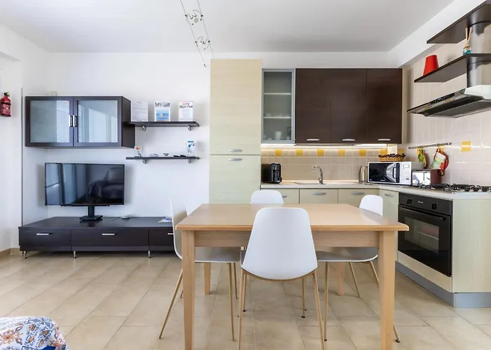 Spacious With Sea View In 아파트