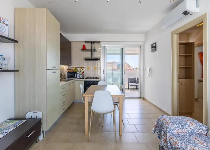아파트 Spacious With Sea View In *